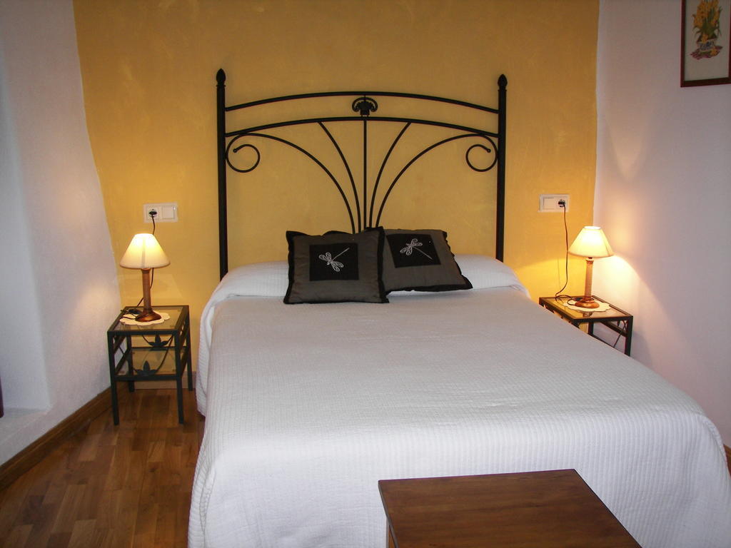 Antigua Casa Catones Hotel Huesca Szoba fotó